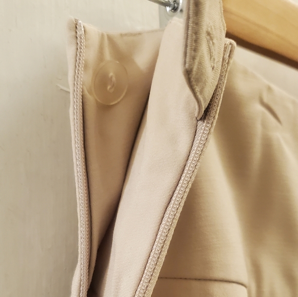 Versatile khaki colored skirt - Picture 2 of 3